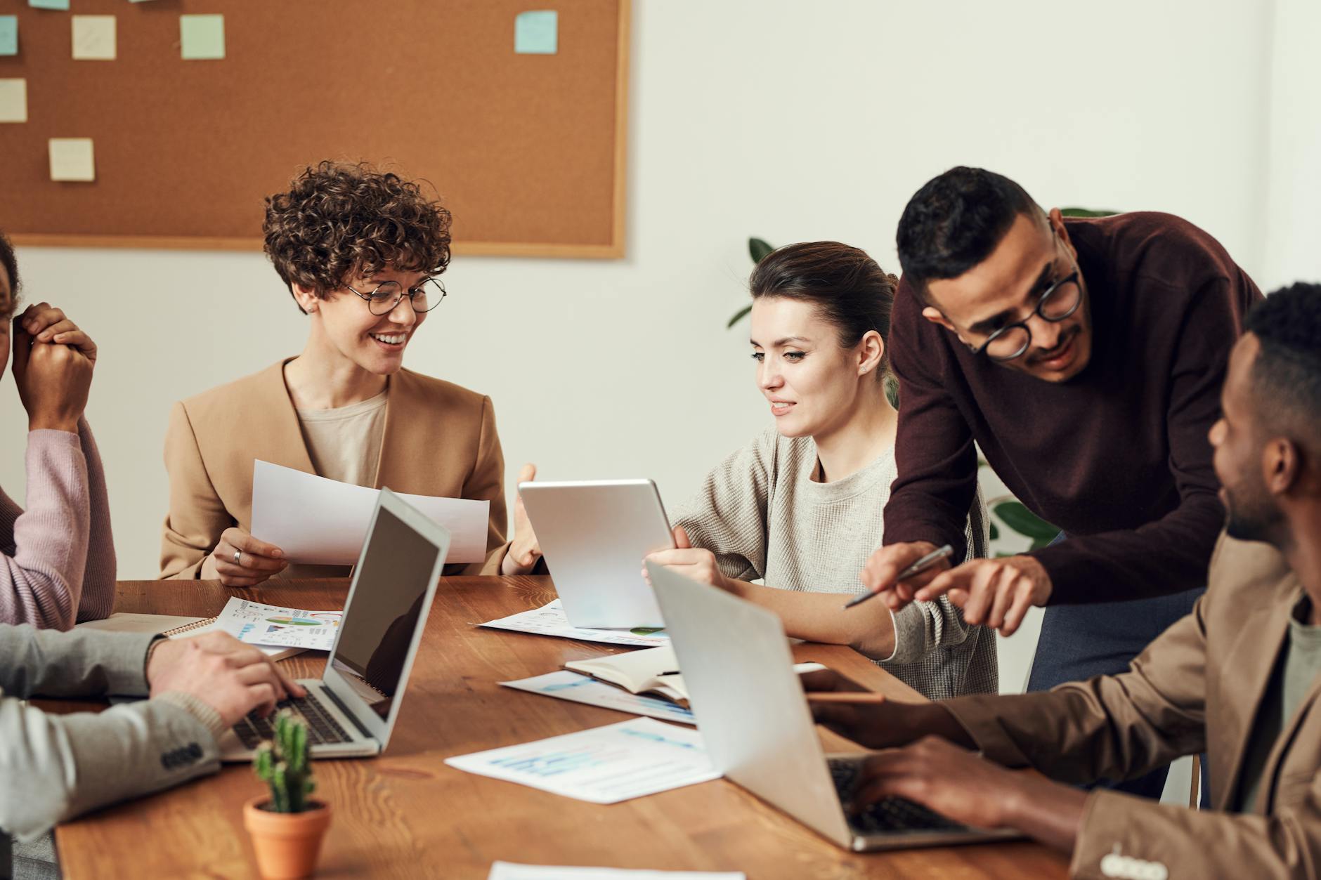 How To Improve Your Communication Skills: 18 Easy Tips